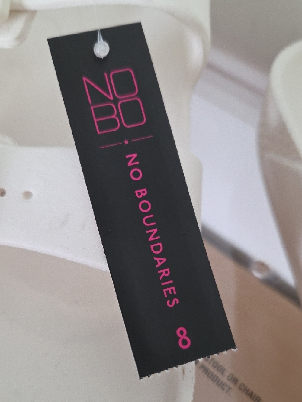 No Boundaries NWT White Double-Buckle Slide Sandals Size 8 - Picture 3 of 4